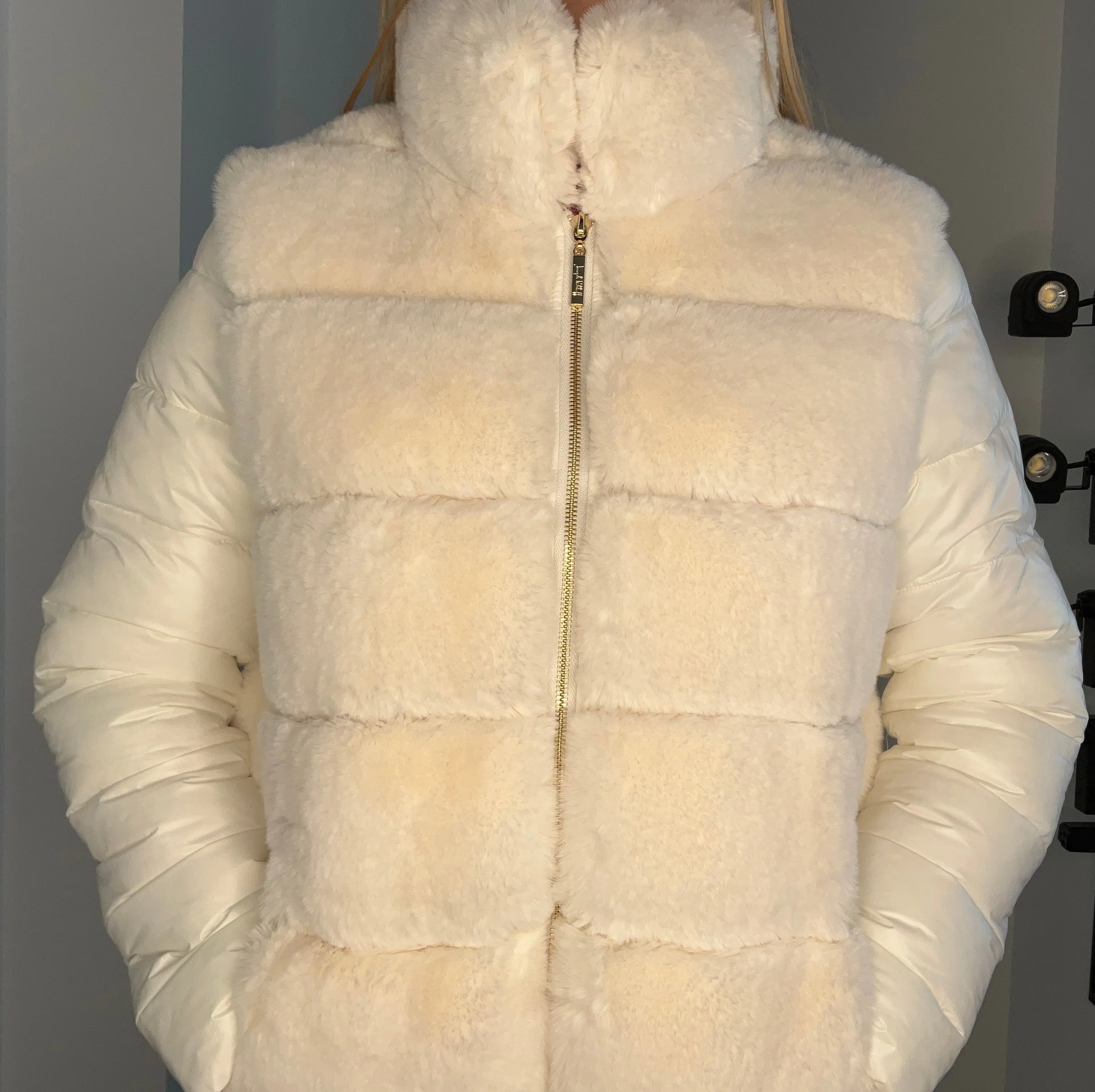 VANILLA COAT
