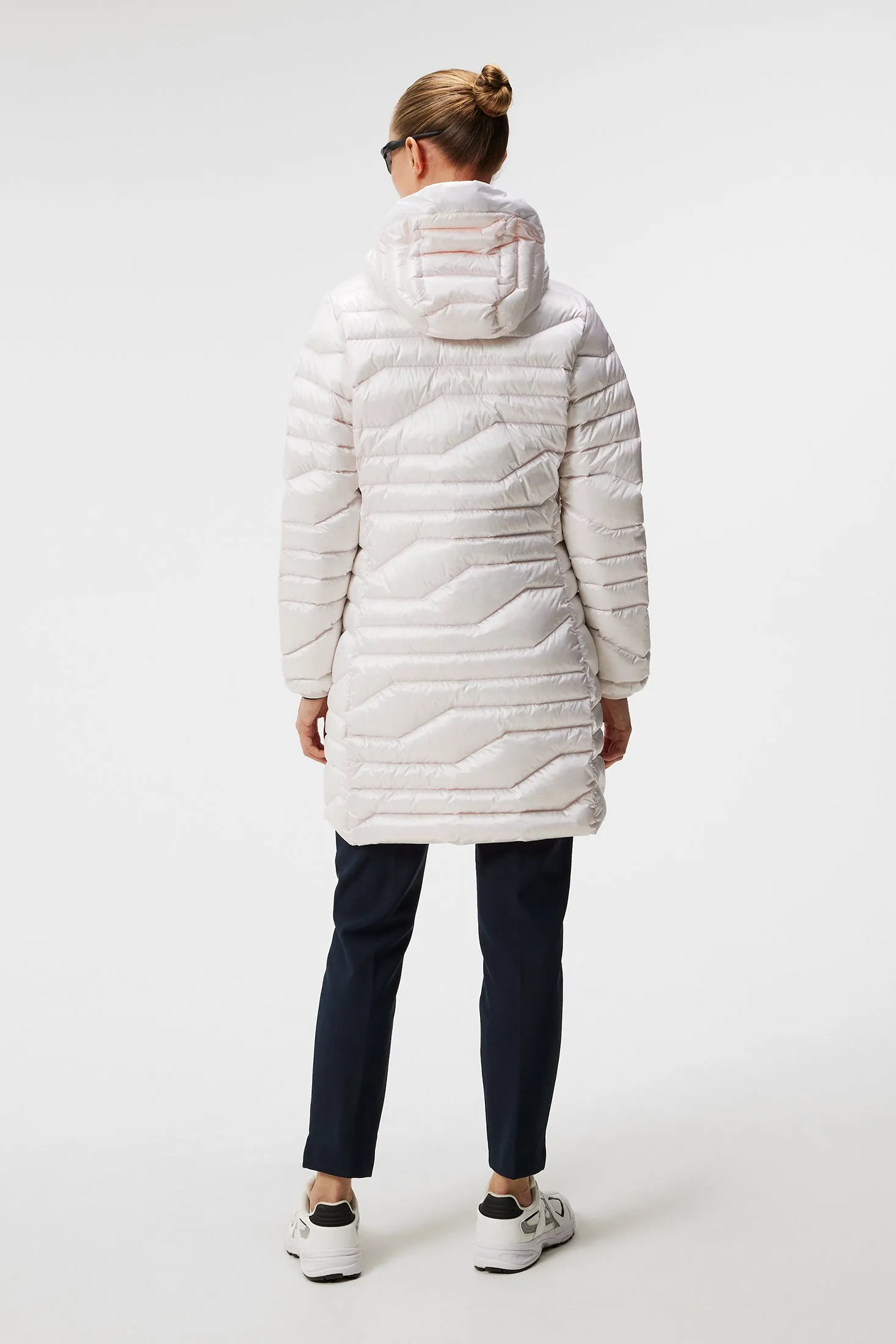 W Cliff Light Down Parka / White